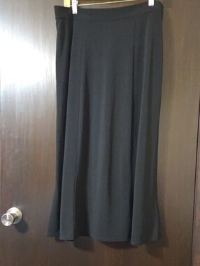 Laura Scott black skirt  size Large